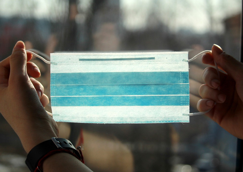 CDC: Yuav ua li cas hnav lub npog ntsej muag kom raug?